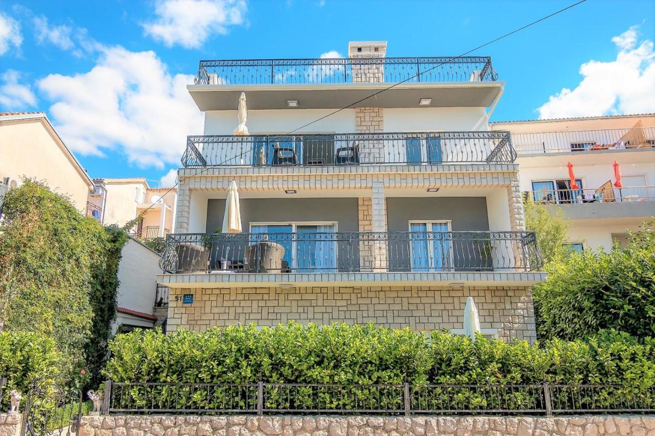 Holiday House Queens With Sea View Selce Buitenkant foto