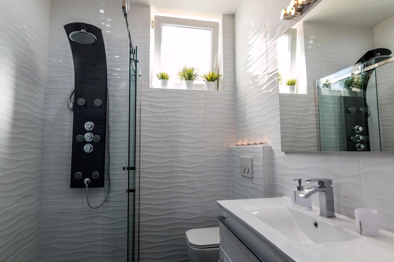 Holiday House Queens With Sea View Selce Buitenkant foto