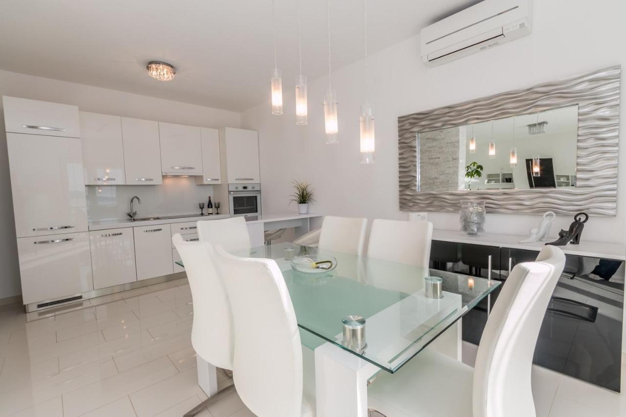Holiday House Queens With Sea View Selce Buitenkant foto