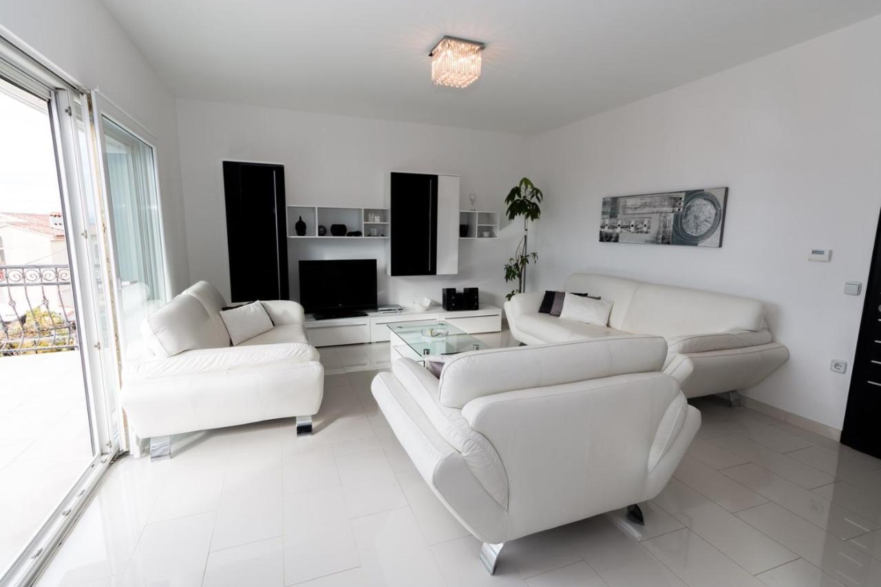 Holiday House Queens With Sea View Selce Buitenkant foto