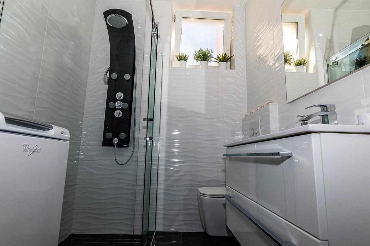 Holiday House Queens With Sea View Selce Buitenkant foto